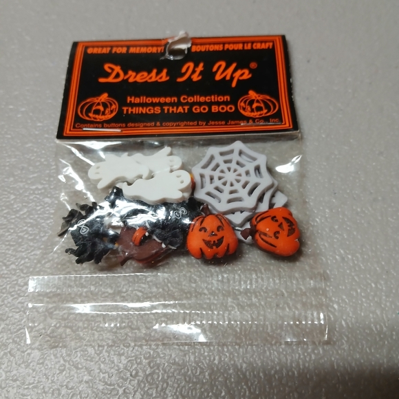 Dress It Up by Jesse James Halloween Shirt Button Set Spider Ghost Pumpkin Candy - Picture 1 of 9